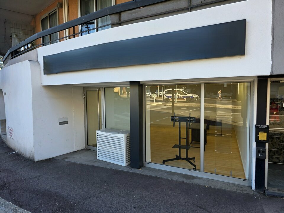 AZUREA COMMERCES   ENTREPRISES LOCATION-LOCAL COMMERCIAL-ANTIBES-06