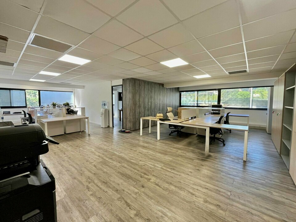 AZUREA COMMERCES   ENTREPRISES LOCATION-BUREAUX-VALLAURIS-06