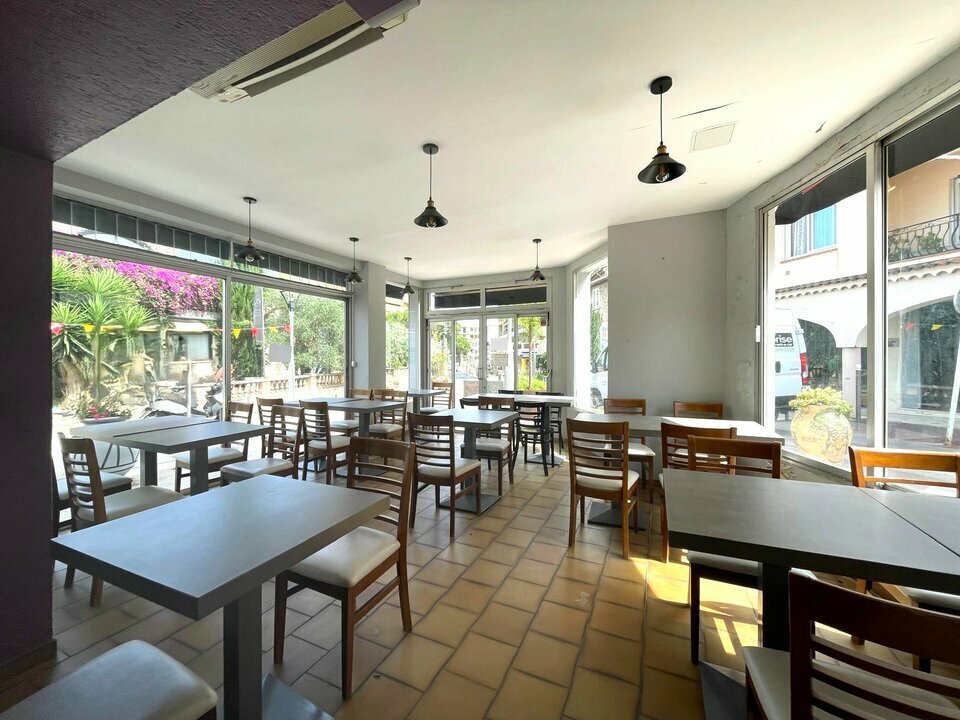 AZUREA COMMERCES   ENTREPRISES LOCATION-LOCAL COMMERCIAL-VALLAURIS-06