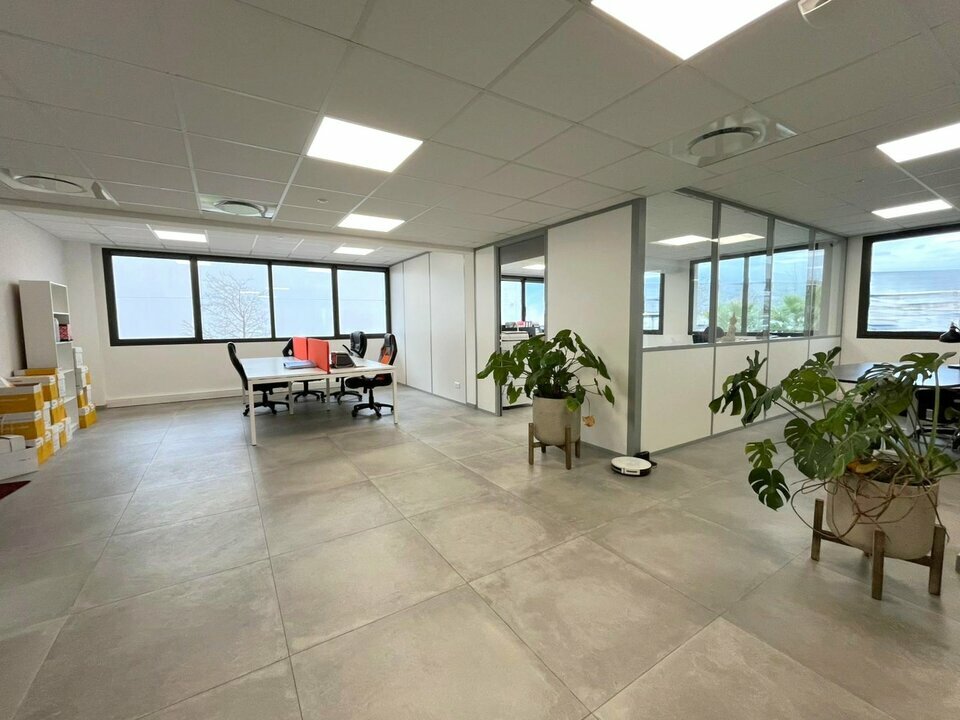 AZUREA COMMERCES   ENTREPRISES LOCATION-BUREAUX-FREJUS-83