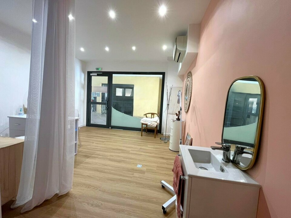 AZUREA COMMERCES   ENTREPRISES LOCATION-LOCAL COMMERCIAL-SAINTE_MAXIME-83