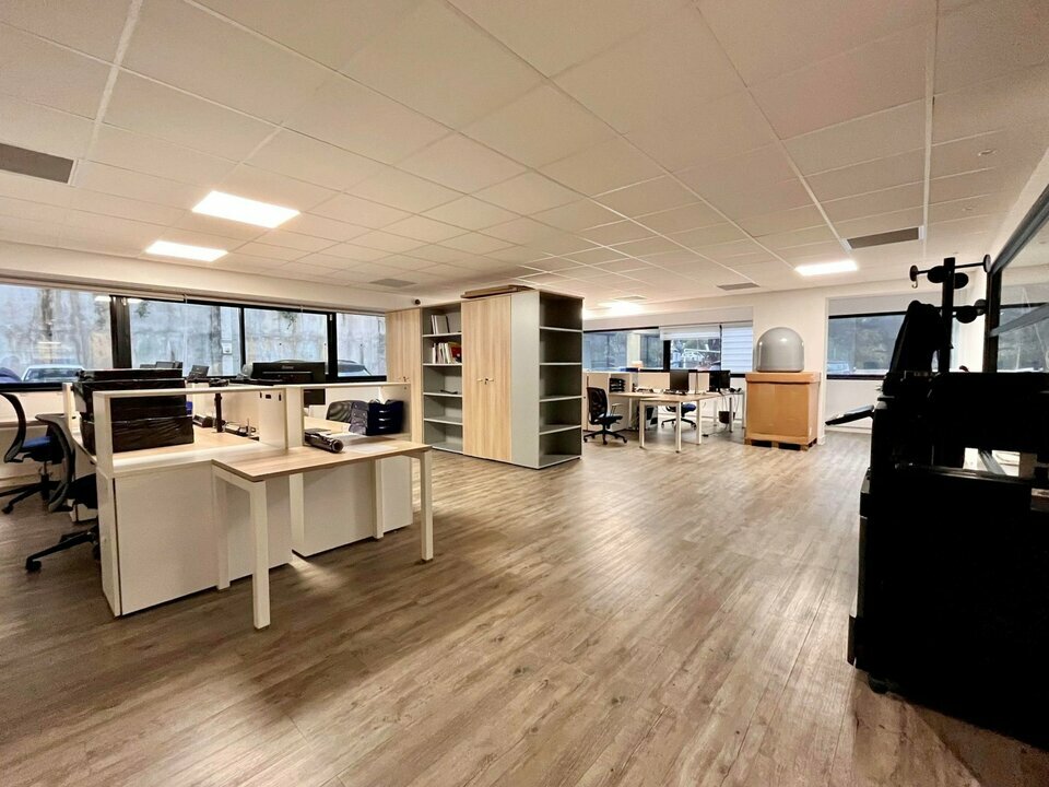 AZUREA COMMERCES   ENTREPRISES VENTE-BUREAUX-VALLAURIS-06