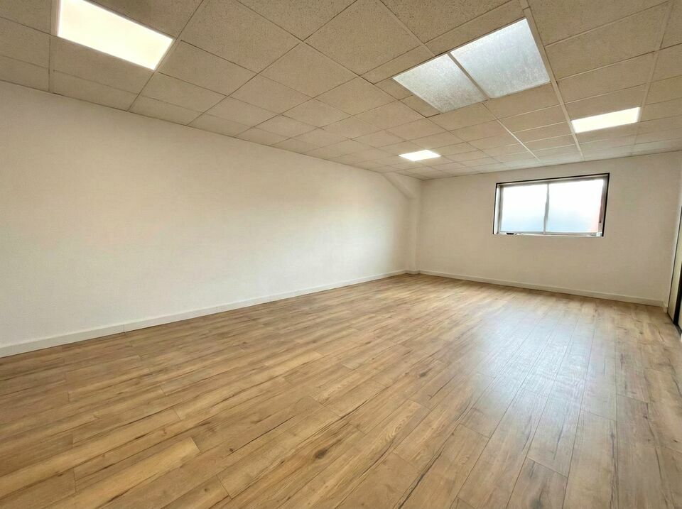 AZUREA COMMERCES   ENTREPRISES VENTE-BUREAUX-FREJUS-83