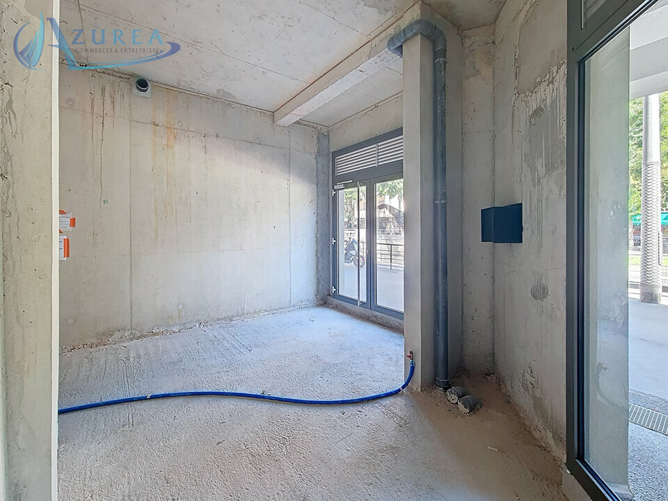 AZUREA COMMERCES   ENTREPRISES LOCATION-LOCAL COMMERCIAL-NICE-06