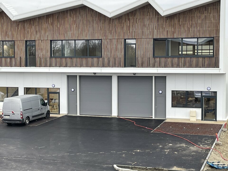 FRANCE LOCAUX VENTE-LOCAL D'ACTIVITE-MONTMAGNY-95