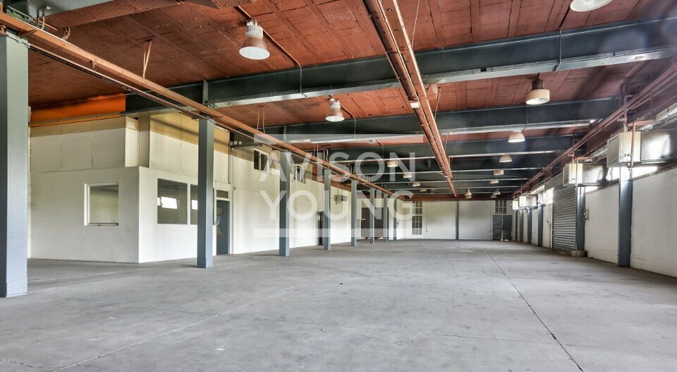 AVISON YOUNG LOCATION-LOCAL D'ACTIVITE-CHILLY-MAZARIN-91