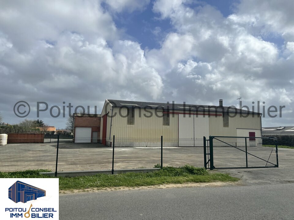 POITOU CONSEIL IMMOBILIER LOCATION-ENTREPOT-SAINT-MARTIN-DE-FRAIGNEAU-85