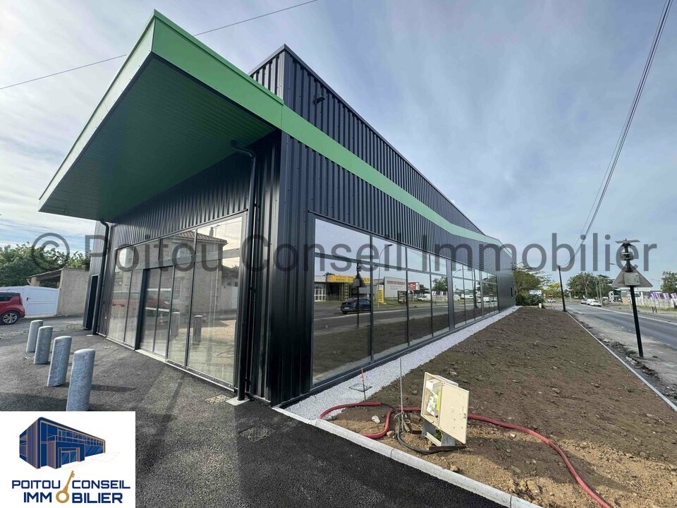 POITOU CONSEIL IMMOBILIER LOCATION-LOCAL COMMERCIAL-FONTENAY-LE-COMTE-85