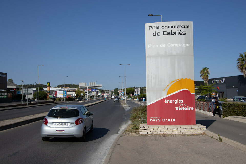 STENEN LOCATION-LOCAL COMMERCIAL-CABRIES-13