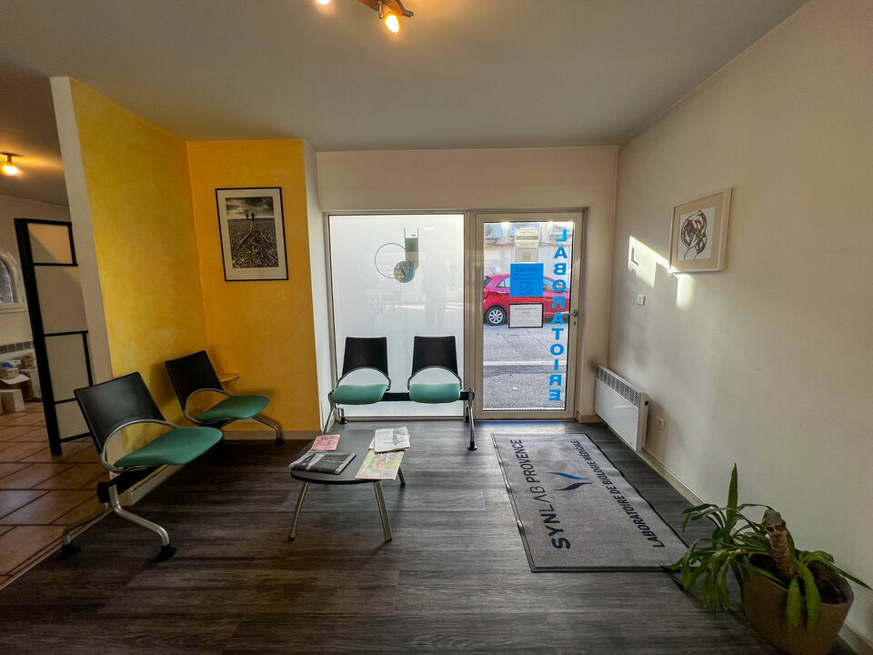 STENEN LOCATION-LOCAL COMMERCIAL-MAUBEC-84