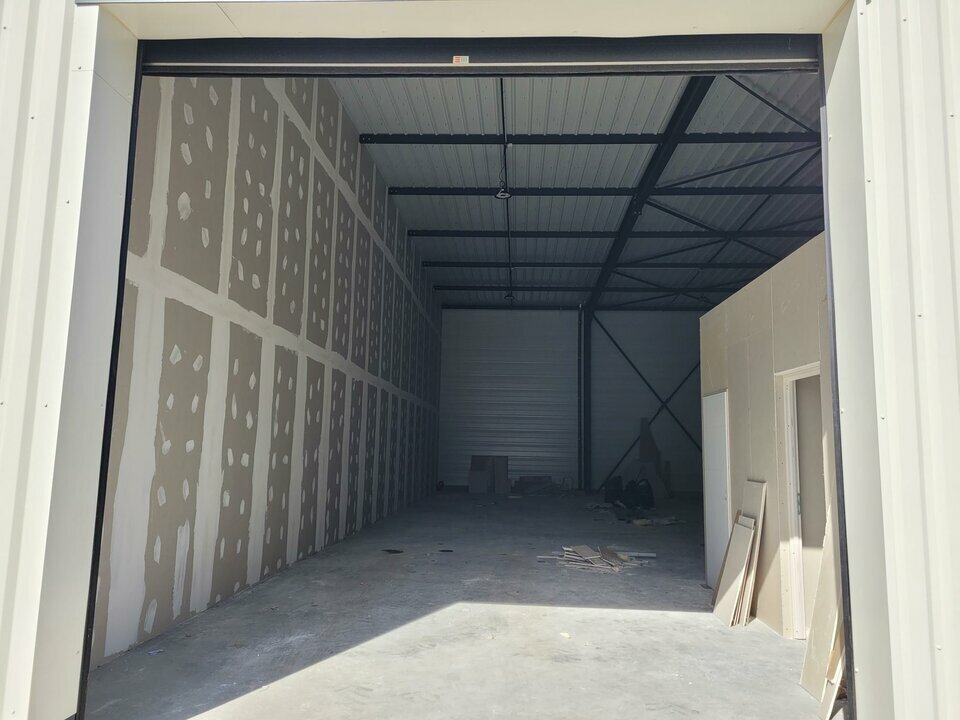 SAS VERSION LOCAL LOCATION-ENTREPOT-GUEREINS-01