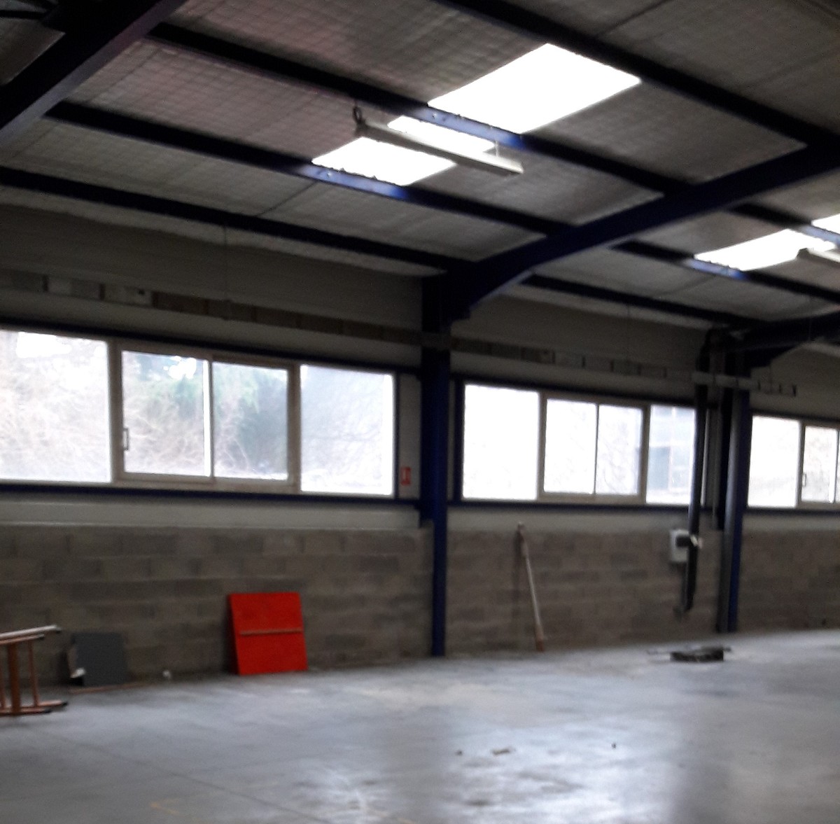 SAS VERSION LOCAL LOCATION-ENTREPOT-BELLEVILLE-69