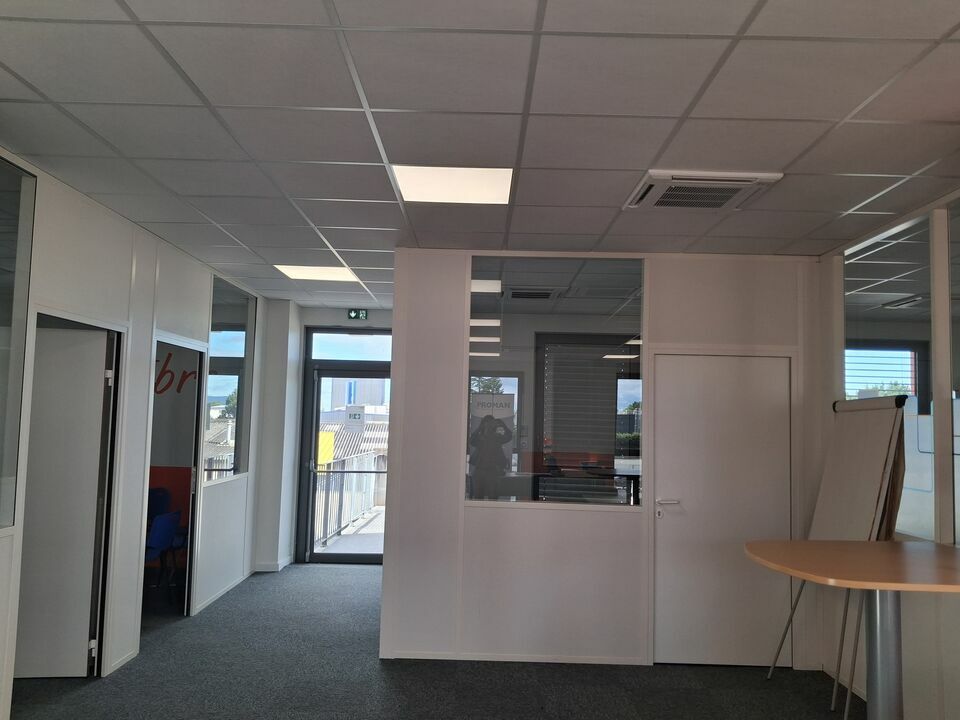 SAS VERSION LOCAL LOCATION-BUREAUX-BELLEVILLE-69