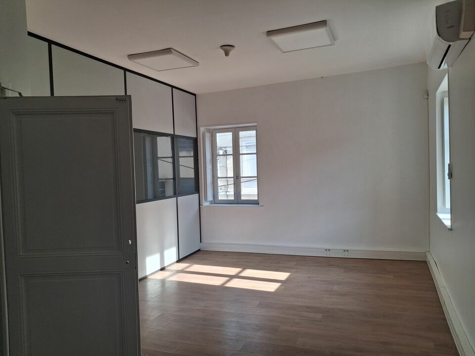 SAS VERSION LOCAL LOCATION-BUREAUX-MONTANAY-69