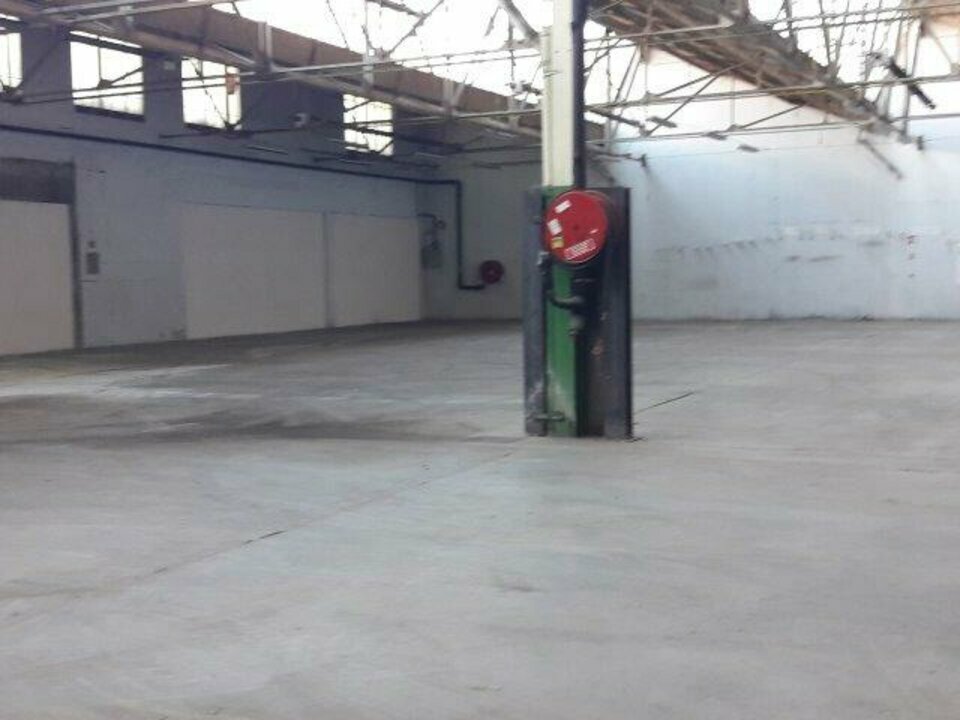 SAS VERSION LOCAL LOCATION-ENTREPOT-BELLEVILLE-69