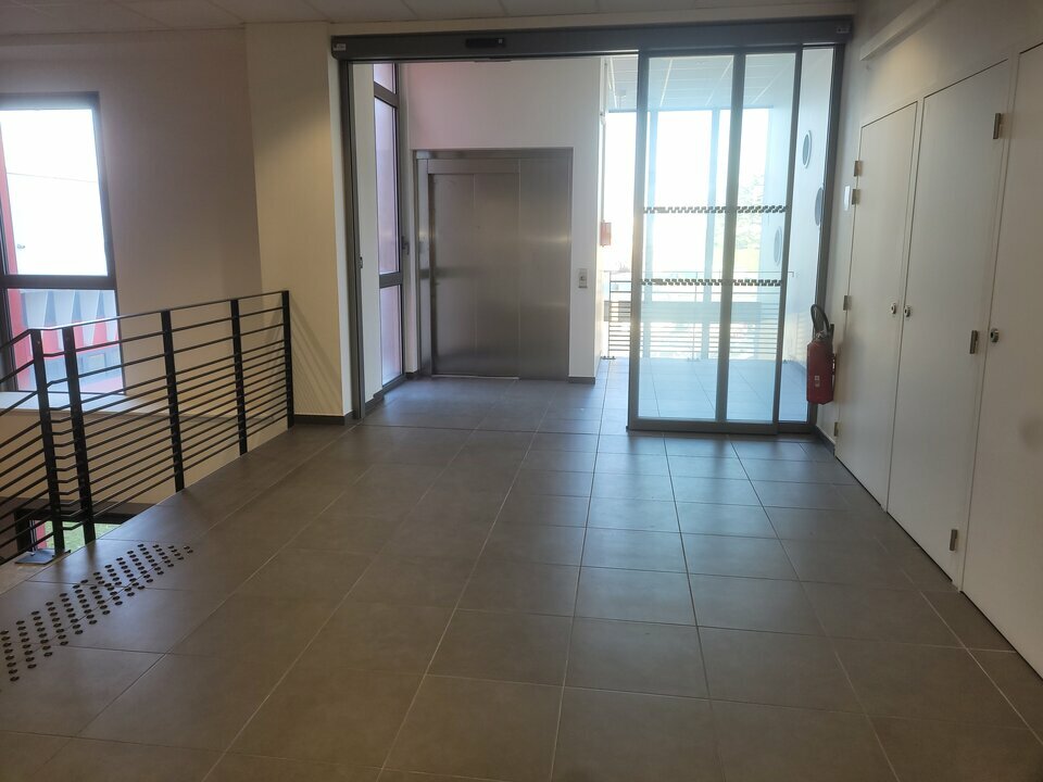 SAS VERSION LOCAL VENTE-BUREAUX-BELLEVILLE-69