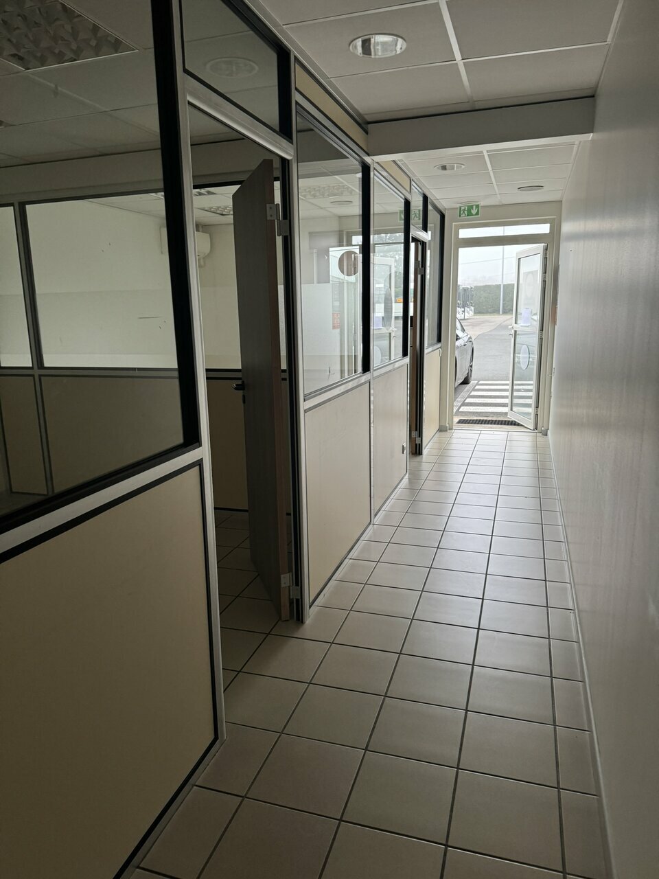 SAS VERSION LOCAL LOCATION-BUREAUX-REYRIEUX-01