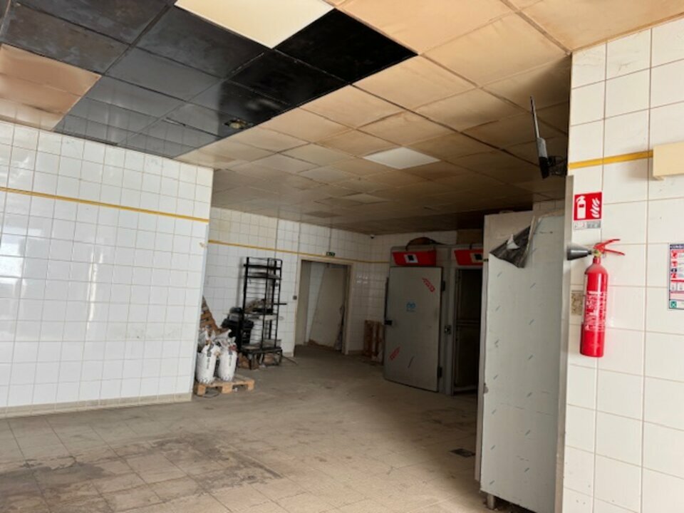 SAS VERSION LOCAL VENTE-LOCAL COMMERCIAL-ANSE-69