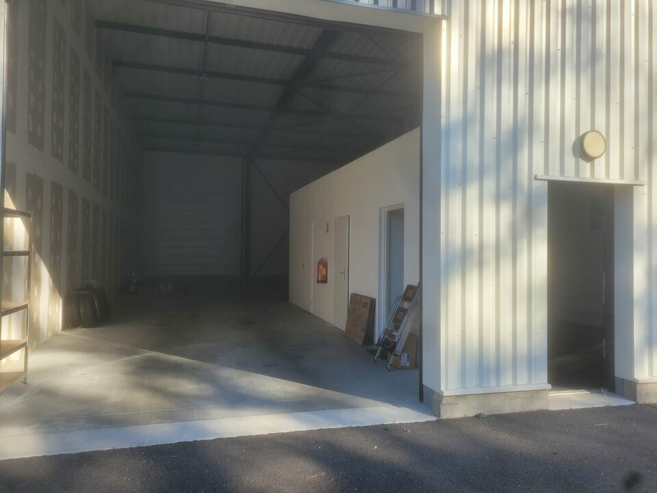 SAS VERSION LOCAL LOCATION-ENTREPOT-GUEREINS-01