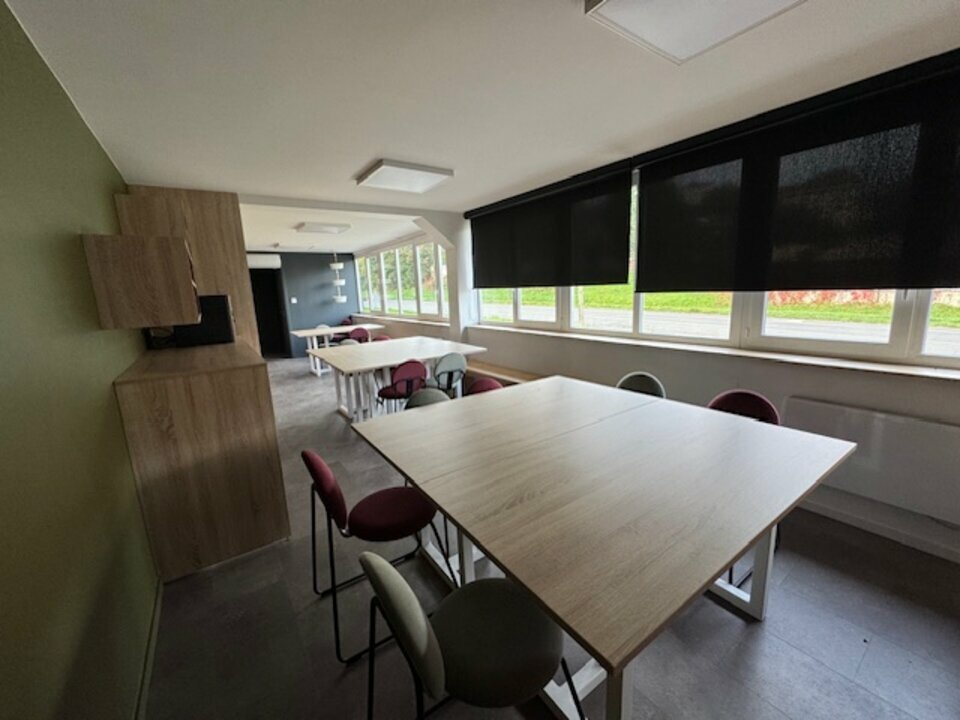 SAS VERSION LOCAL LOCATION-BUREAUX-PORTE_DES_PIERRES_DOREES_-69