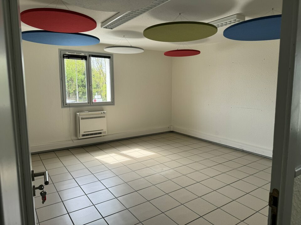 SAS VERSION LOCAL LOCATION-BUREAUX-REYRIEUX-01