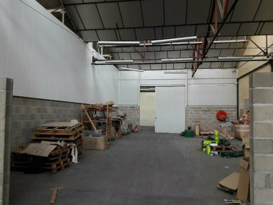 SAS VERSION LOCAL LOCATION-ENTREPOT-BELLEVILLE-69