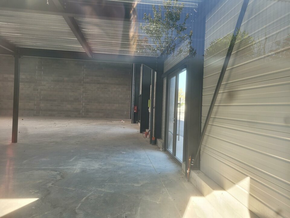 SAS VERSION LOCAL VENTE-ENTREPOT-TREVOUX-01