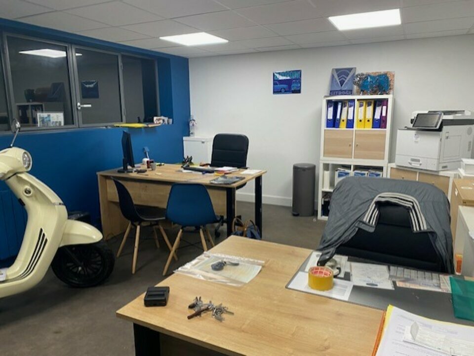 SAS VERSION LOCAL LOCATION-LOCAL D'ACTIVITE-CIVRIEUX_D_AZERGUES-69