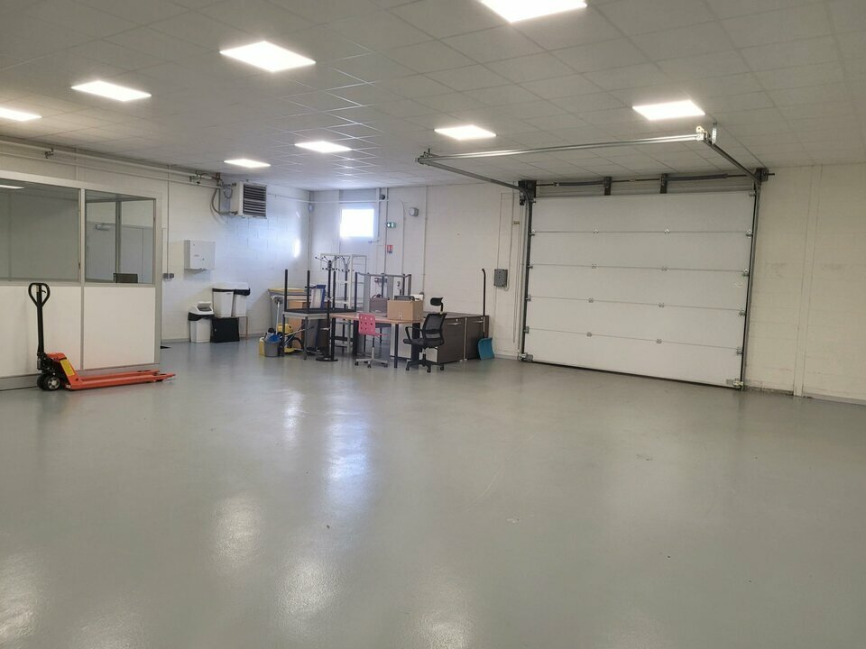 SAS VERSION LOCAL LOCATION-LOCAL D'ACTIVITE-REYRIEUX-01