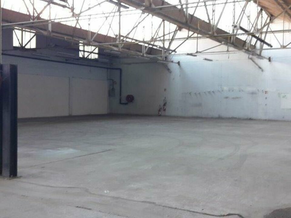 SAS VERSION LOCAL LOCATION-ENTREPOT-BELLEVILLE-69