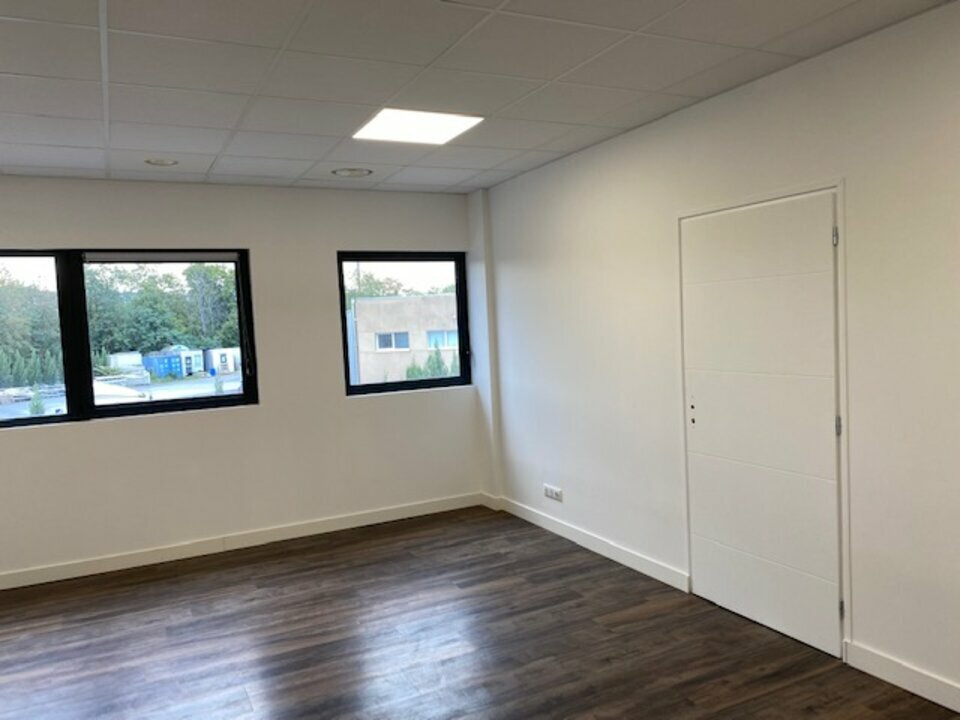 SAS VERSION LOCAL LOCATION-BUREAUX-LISSIEU-69