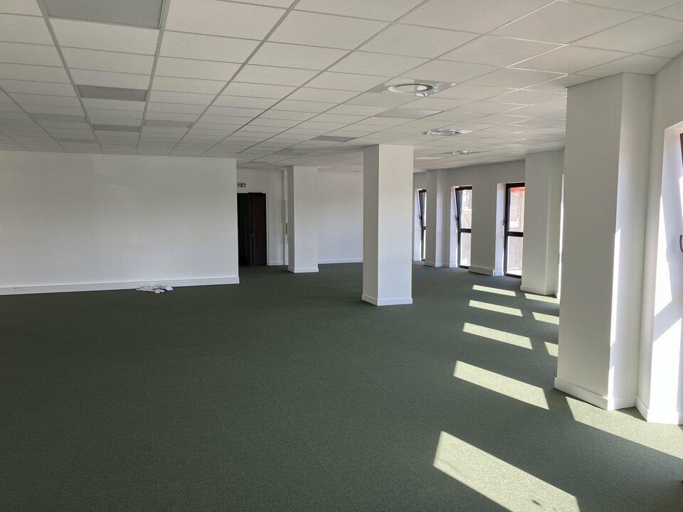 SAS VERSION LOCAL VENTE-BUREAUX-MONTLUEL-01