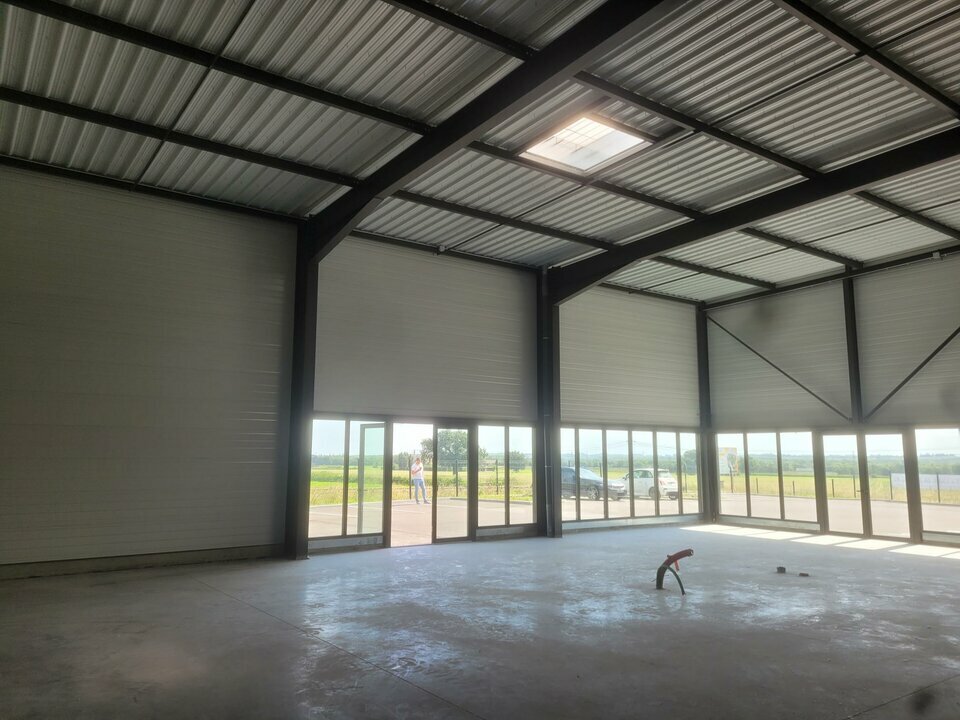 SAS VERSION LOCAL LOCATION-LOCAL D'ACTIVITE-ROMANECHE_THORINS-71