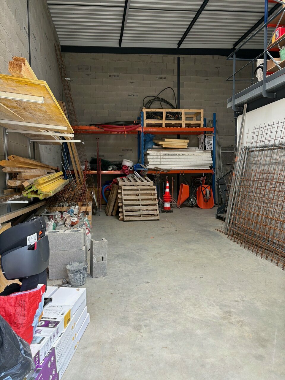 SAS VERSION LOCAL VENTE-ENTREPOT-GENAY-69