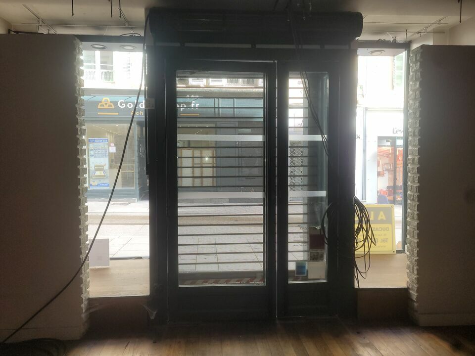 SAS VERSION LOCAL LOCATION-LOCAL COMMERCIAL-MACON-71