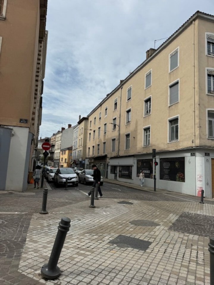 SAS VERSION LOCAL VENTE-LOCAL COMMERCIAL-VILLEFRANCHE_SUR_SAONE-69
