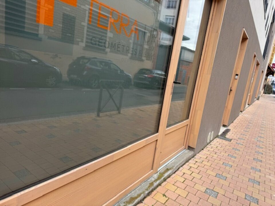 SAS VERSION LOCAL VENTE-LOCAL COMMERCIAL-VILLEFRANCHE_SUR_SAONE-69