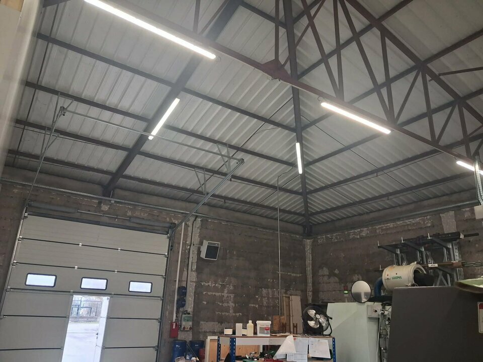 SAS VERSION LOCAL LOCATION-LOCAL D'ACTIVITE-LANCIE-69