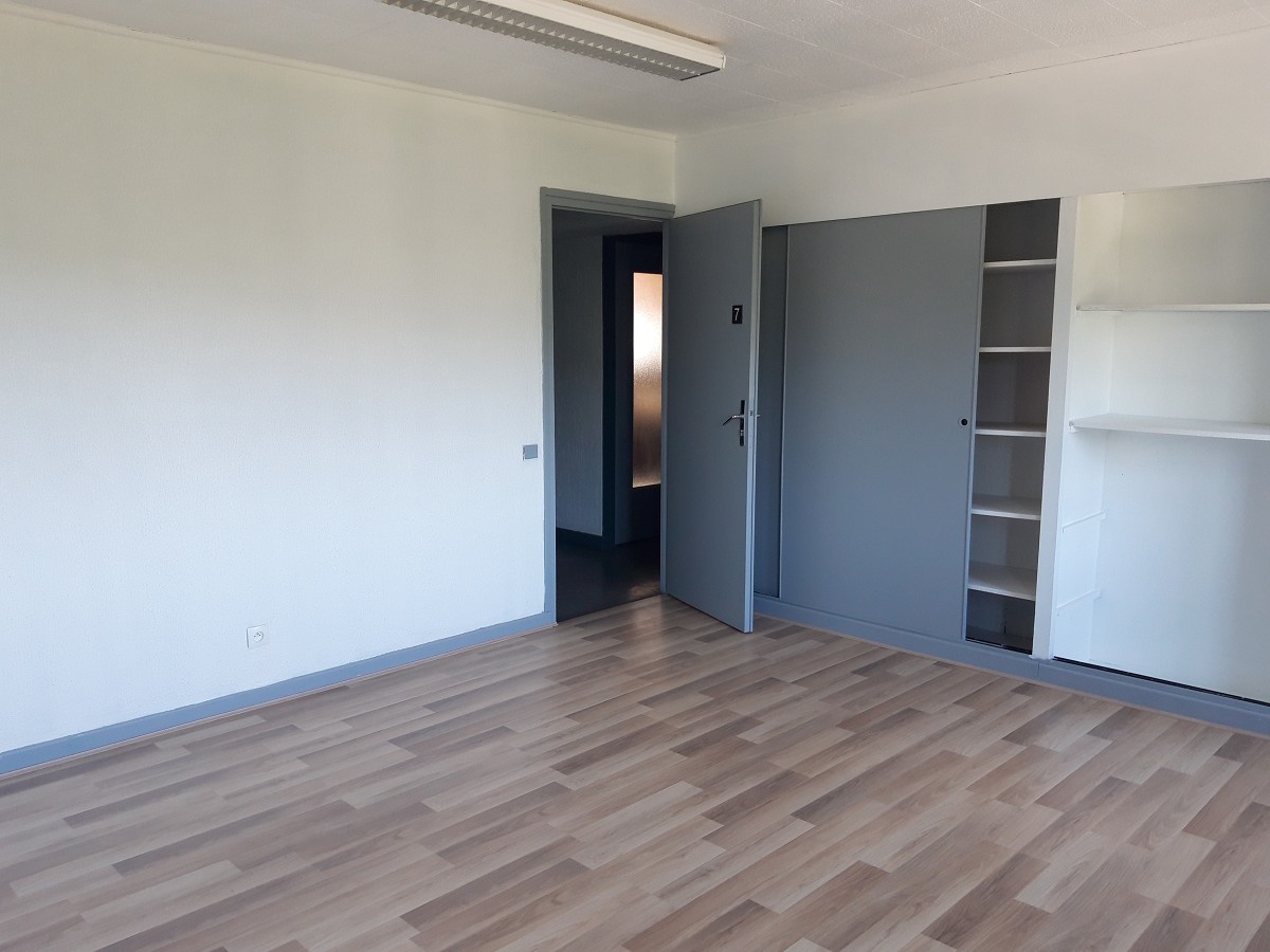 SAS VERSION LOCAL LOCATION-BUREAUX-NEUVILLE_SUR_SAONE-69