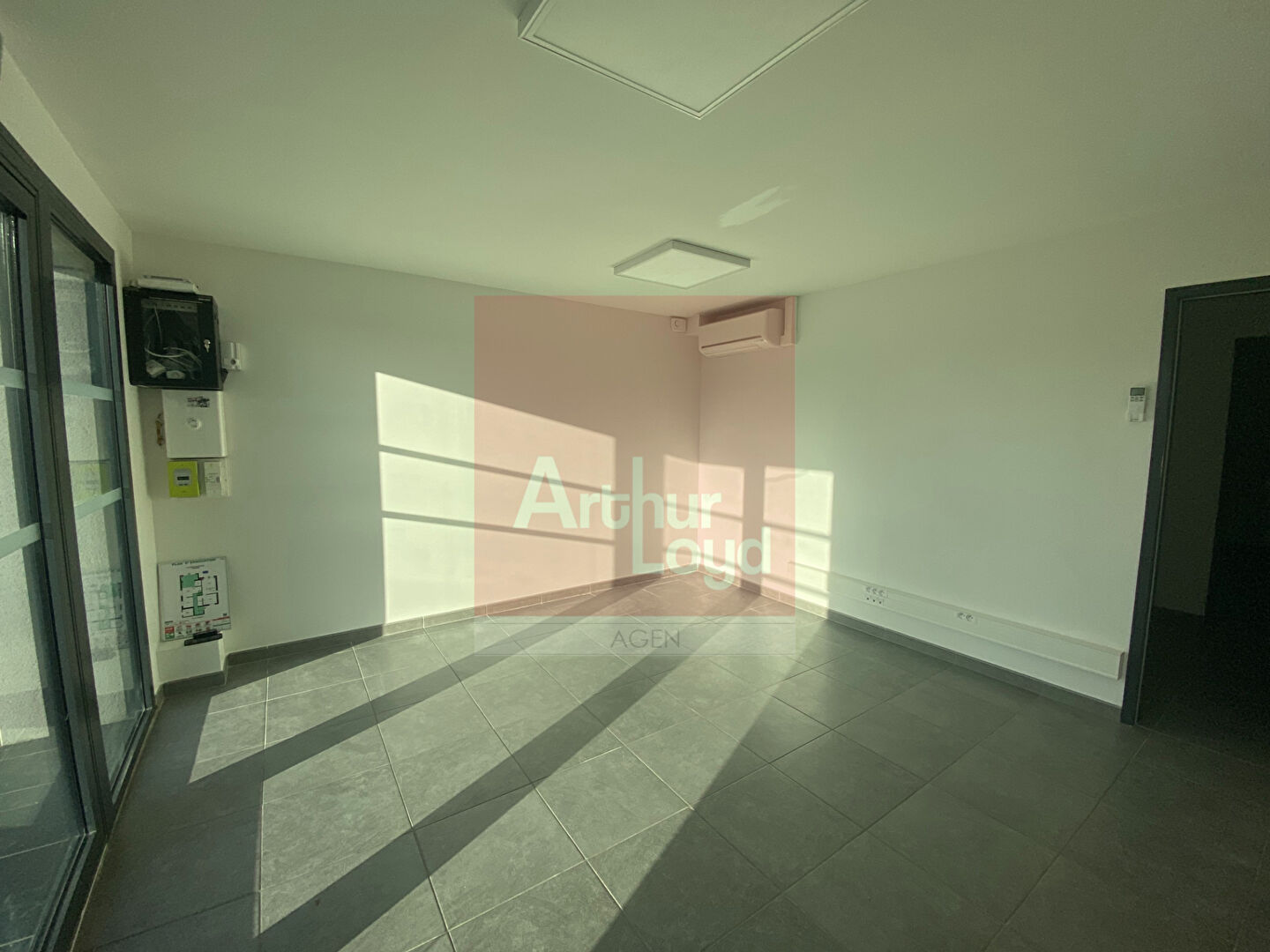 ARTHUR LOYD AGEN LOCATION-LOCAL COMMERCIAL-BOE-47