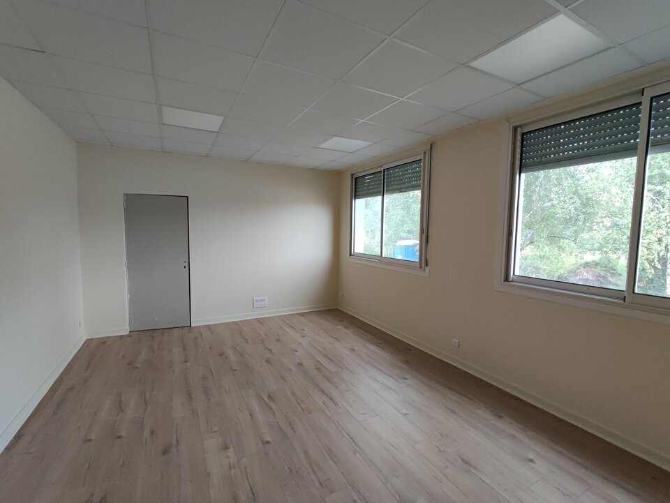 CBRE IMMO PRO LOCATION-BUREAUX-BIARD-86