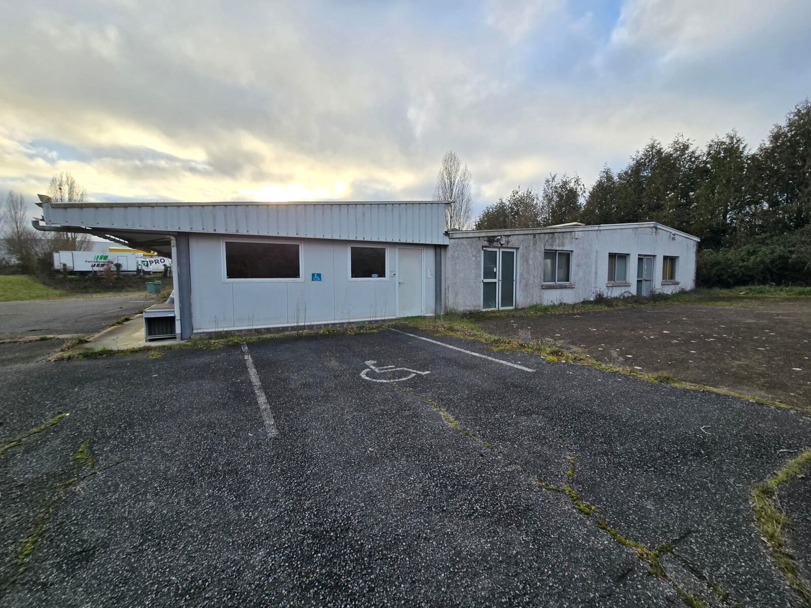 CBRE IMMO PRO LOCATION-LOCAL D'ACTIVITE-DISSAY-86